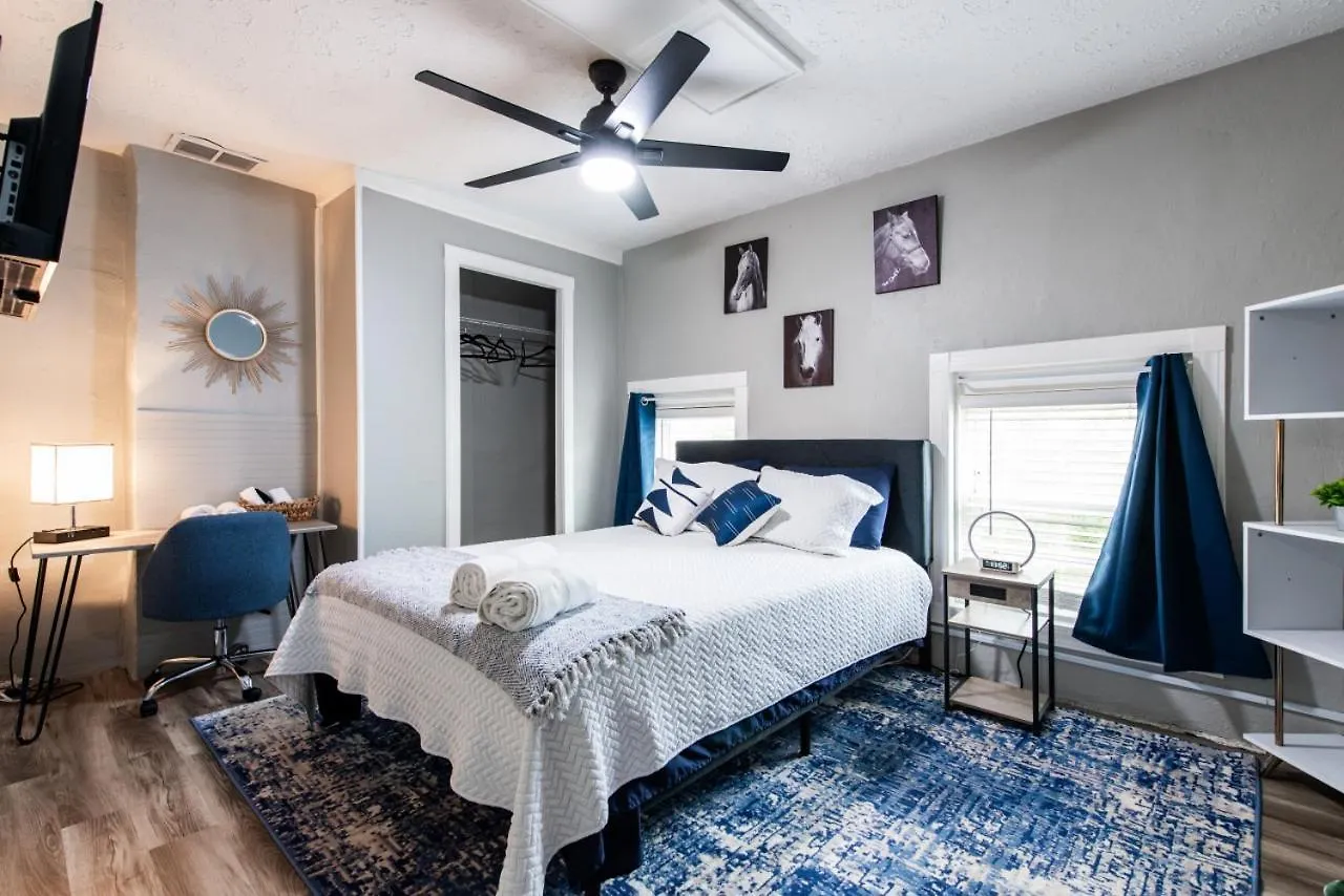 Suite Near Downtown Louisville, Ky - Suite IX