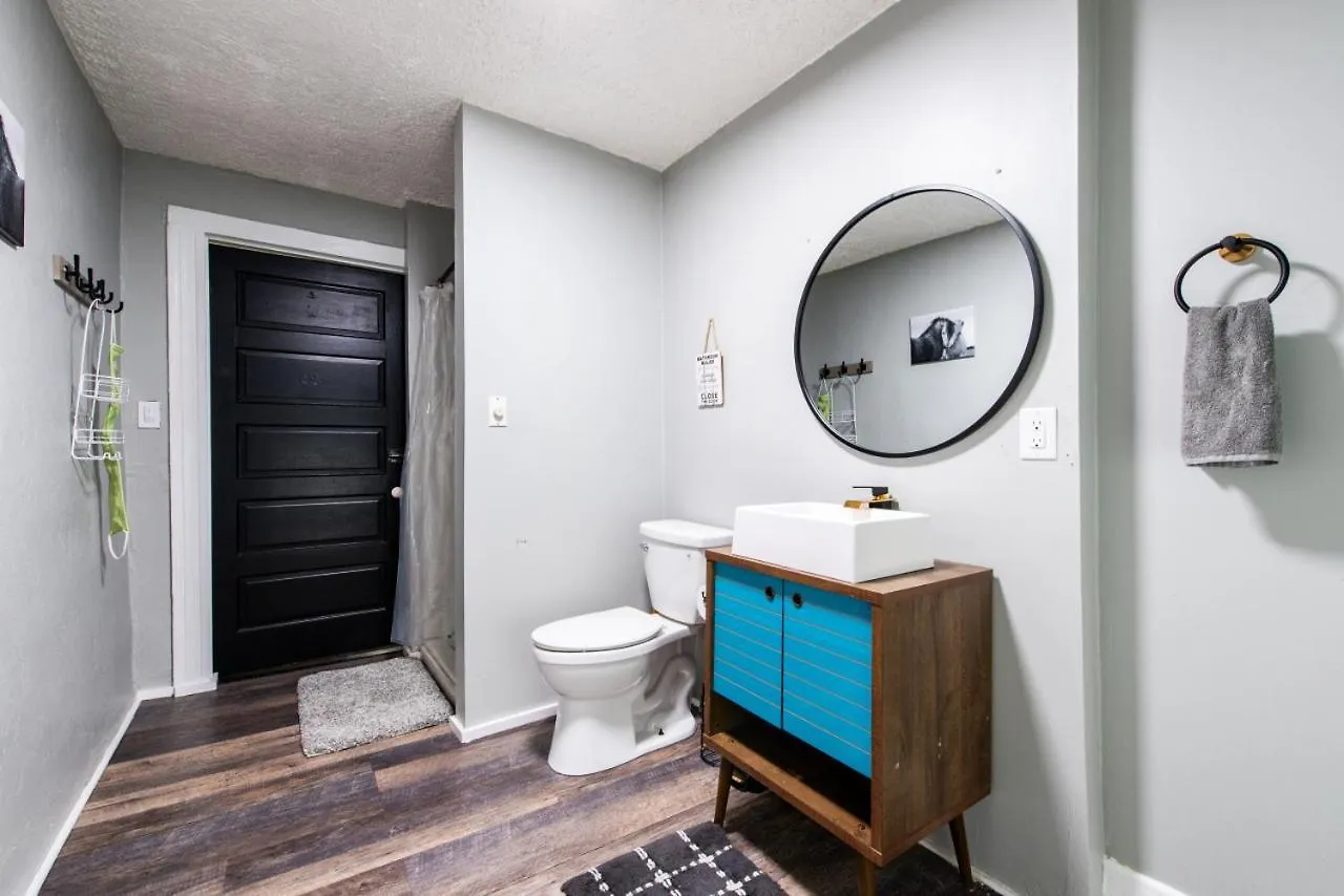 Suite Near Downtown Louisville, Ky - Suite IX Louisville